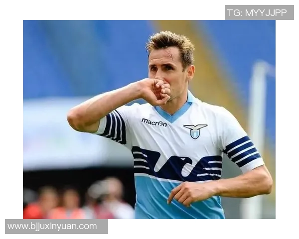 现代足球巨星高清照片集 聚焦全球顶级球员风采与魅力