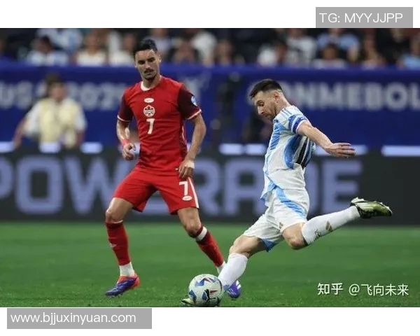 足球与篮球十大球星对照分析 两项运动的巅峰人物对比与影响力探讨